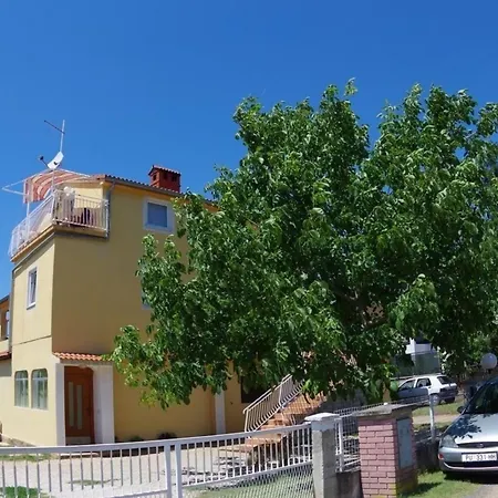 Apartment In Fazana Mit Garten Und Grill Valbandon