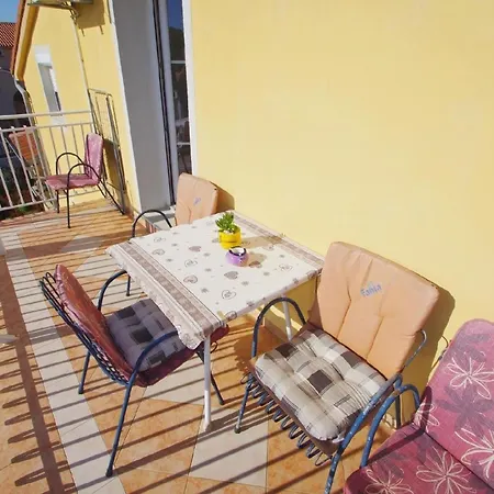 In Fazana Mit Garten Und Grill Valbandon