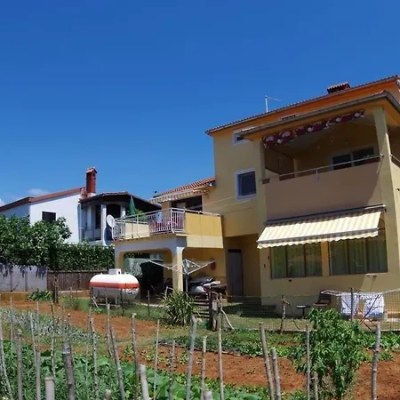 Apartment In Fazana Mit Garten Und Grill Valbandon