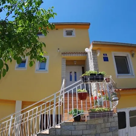 Apartment In Fazana Mit Garten Und Grill