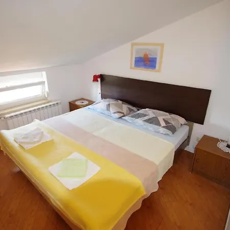 Apartment In Fazana Mit Garten Und Grill Valbandon
